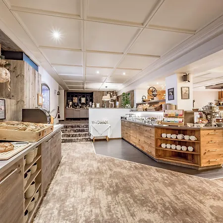 Hotel & Laerchenhof 4*